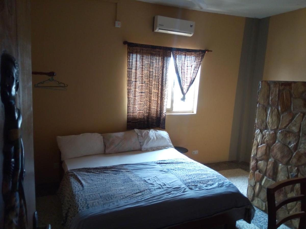 The Sleepy Hippo Hotel Accra Bagian luar foto