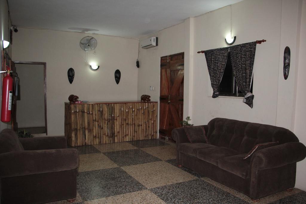 The Sleepy Hippo Hotel Accra Bagian luar foto