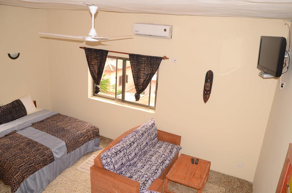 The Sleepy Hippo Hotel Accra Bagian luar foto